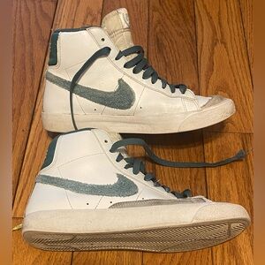 Nike Blazer Mid '77 Summit White Phantom Light Pumice Bicoastal (GS) Size 5.5Y
